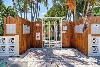 736 NE 13th Ct in Fort Lauderdale, FL - Building Photo - Building Photo