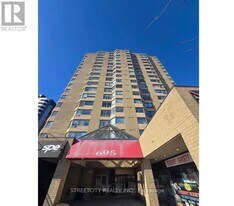 695 Richmond St in London, ON - Building Photo