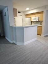 505 Villa Cir in Boynton Beach, FL - Building Photo