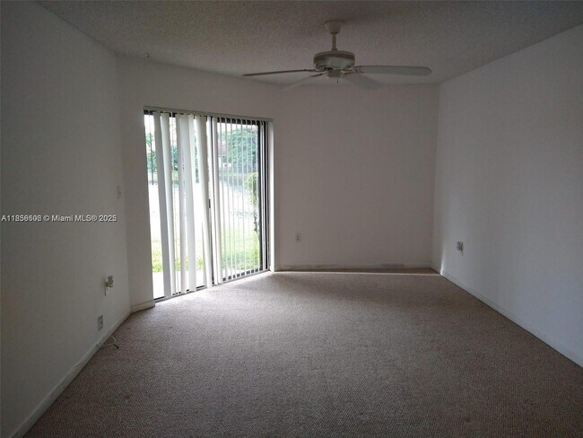 9907 Nob Hill Ln in Sunrise, FL - Building Photo - Building Photo