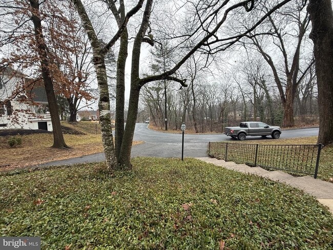 property at 411 N 4th St