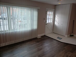 2142 Rugen Rd in Glenview, IL - Building Photo - Building Photo