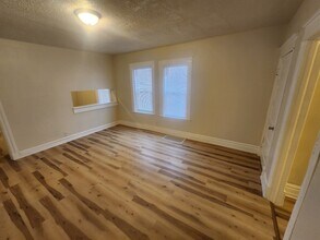 216 Adams St, Unit 1 in Rockford, IL - Building Photo - Building Photo