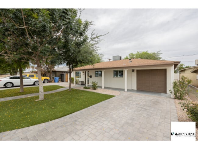 property at 2340 W Pinchot Ave