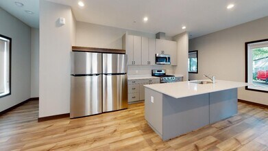 1316 SE 8th St in Minneapolis, MN - Building Photo - Building Photo