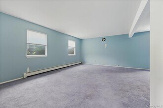 10 Park Manor Ct, Unit 10-B in Glen Cove, NY - Foto de edificio - Building Photo