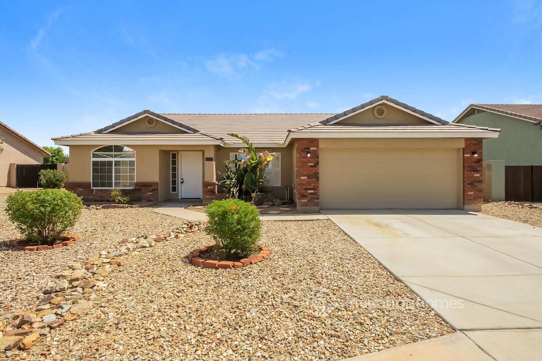 3777 E Meadow Mist Ln in San Tan Valley, AZ - Building Photo