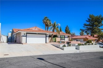5086 Cartaro Dr in Las Vegas, NV - Building Photo - Building Photo