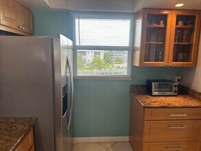 110 Royal Pk Dr in Oakland Park, FL - Building Photo - Building Photo