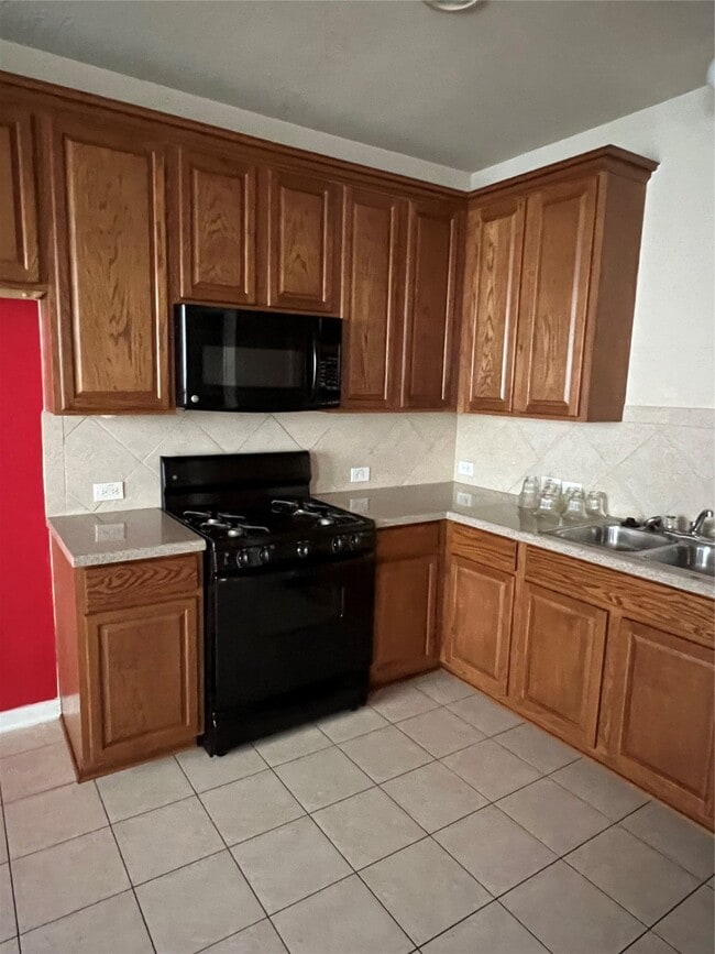 9331 Harts Garden Ln in Houston, TX - Building Photo - Building Photo