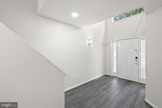 2448 Rolling Plains Dr, Unit Upper in Herndon, VA - Building Photo - Building Photo