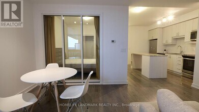 9205-9205 Yonge St in Richmond Hill, ON - Building Photo - Building Photo