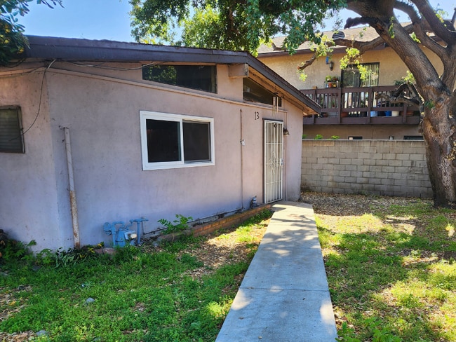 property at 818 E Rte 66