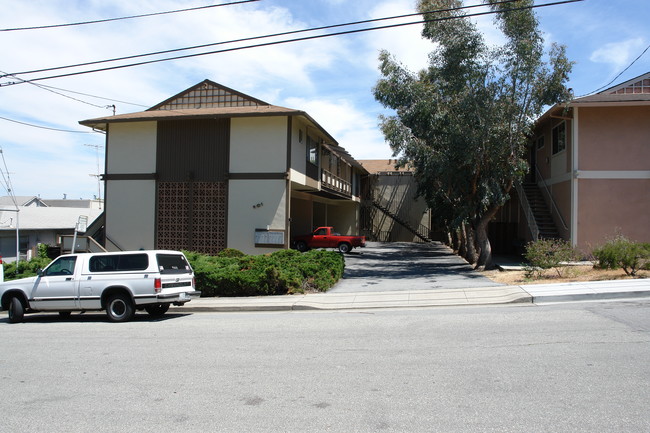 901 Hill St in Belmont, CA - Foto de edificio - Building Photo