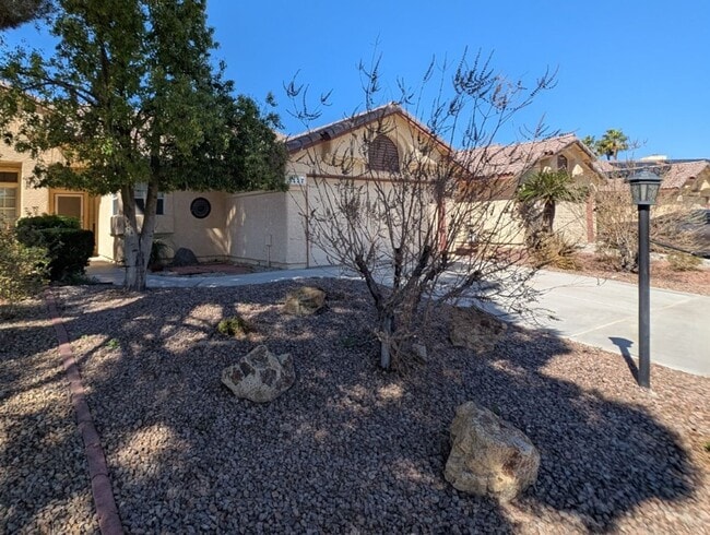 5117 Kingsbridge in Las Vegas, NV - Building Photo - Building Photo