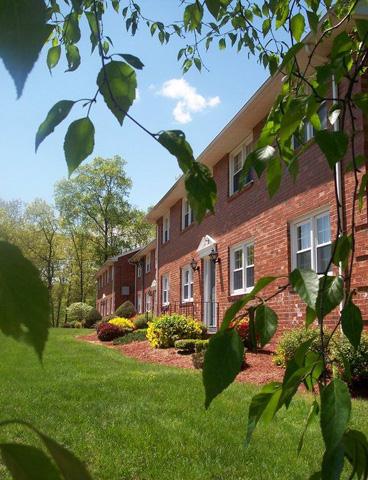 Mount Vernon Apartments in Vernon Rockville, CT - Foto de edificio