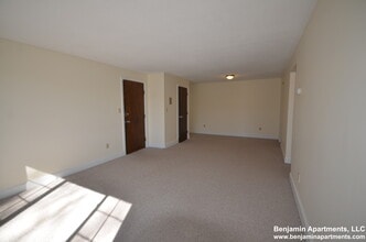 1 Brattle Dr, Unit 9 in Arlington, MA - Building Photo - Building Photo
