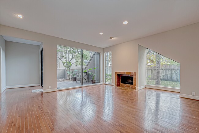 316 Litchfield Ln