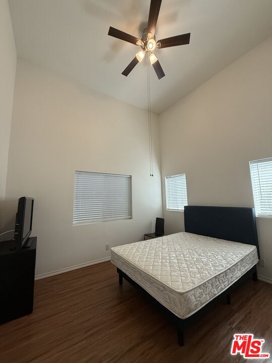 422 S Van Ness Ave in Los Angeles, CA - Building Photo - Building Photo