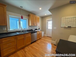 46 Stanley Ave, Unit 2 in Medford, MA - Building Photo - Building Photo