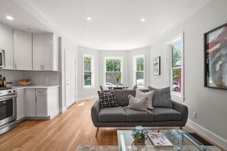 238 Bremen St, Unit 1 in Boston, MA - Building Photo - Building Photo