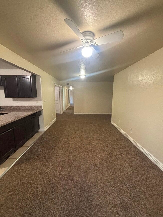 116 E 82nd St in Los Angeles, CA - Foto de edificio - Building Photo