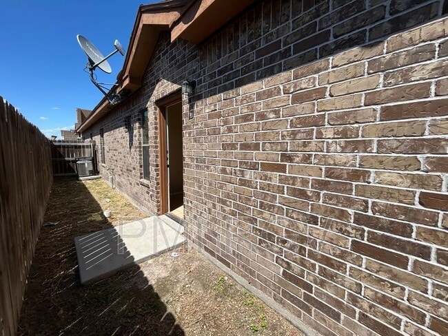 2708 Primrose Ave in Edinburg, TX - Building Photo - Building Photo