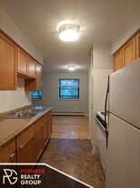 510 W Briar Pl, Unit #510-401 in Chicago, IL - Foto de edificio - Building Photo