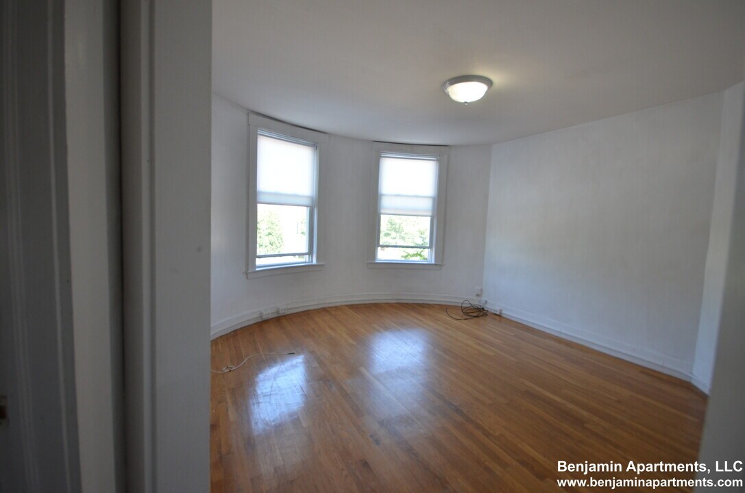 861 E 1st St, Unit 2 in Boston, MA - Building Photo