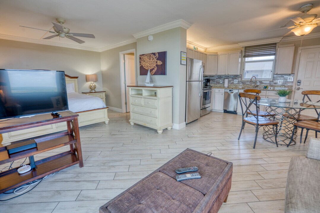 5600 Bonita Beach Rd SW in Bonita Springs, FL - Building Photo