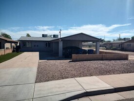 445 S Washington St in Chandler, AZ - Building Photo