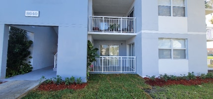 8640 SW 212th St in Cutler Bay, FL - Foto de edificio - Building Photo