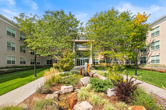 Colonial Court Apartments in Ogden, UT - Building Photo - Building Photo