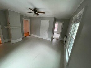 34 Elm St, Unit Upstairs two-bedroom in Bangor, ME - Building Photo - Building Photo