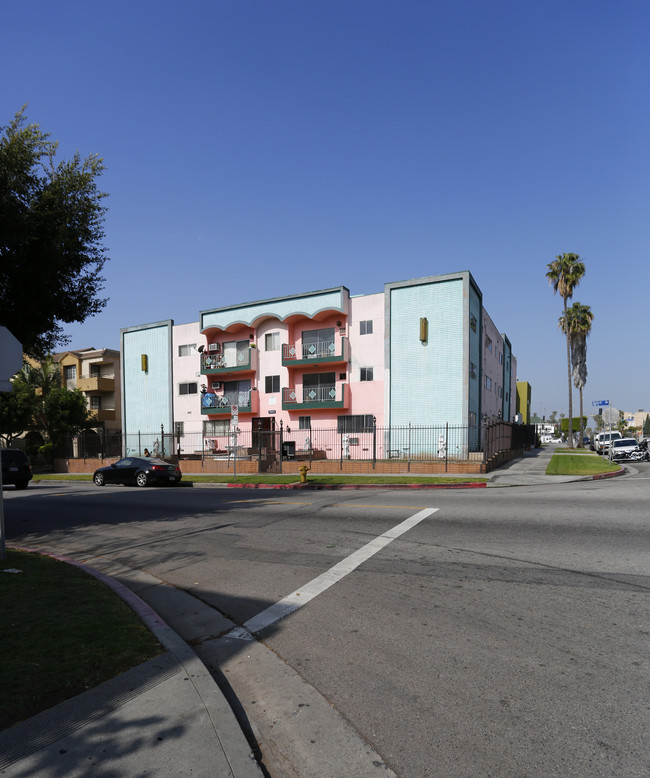 701 S Oxford Ave in Los Angeles, CA - Foto de edificio - Building Photo