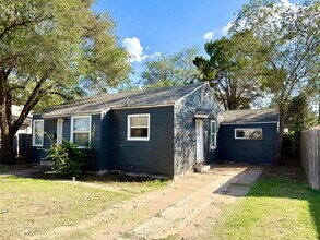 2405 23rd St in Lubbock, TX - Foto de edificio - Building Photo