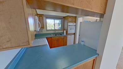 320 N Fairview Ave in Goleta, CA - Building Photo - Building Photo