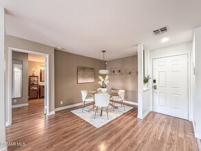 5420 Sylmar Ave in Los Angeles, CA - Building Photo - Building Photo