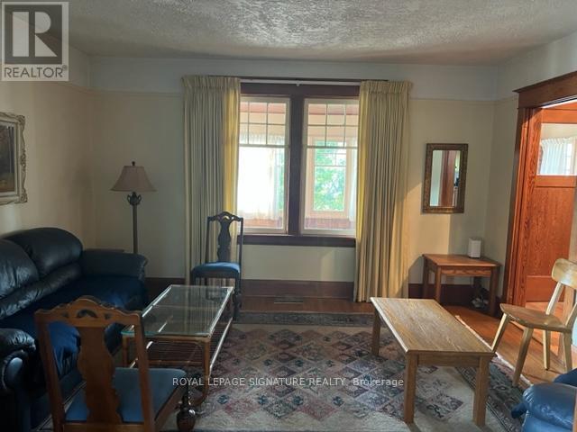 5 Denison Ave in Brampton, ON - Building Photo - Building Photo