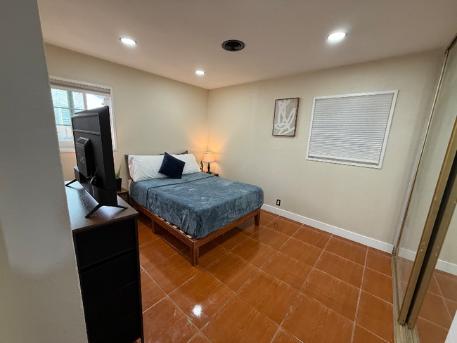 10291 Masterson Rd in Stanton, CA - Foto de edificio - Building Photo