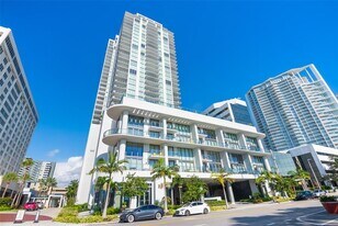 301 1st St S in St. Petersburg, FL - Building Photo