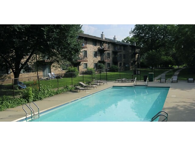 Yahara Landing Apartments in Madison, WI - Foto de edificio - Building Photo