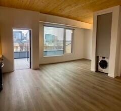 148 Broadway, Unit 502A in Somerville, MA - Foto de edificio - Building Photo