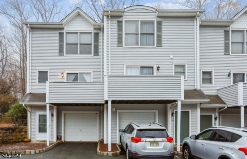 26 Woods Edge Rd in Rockaway, NJ - Building Photo
