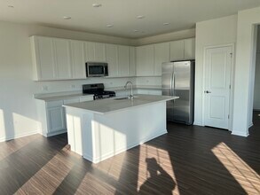 146 Henderson St in Oswego, IL - Building Photo - Building Photo