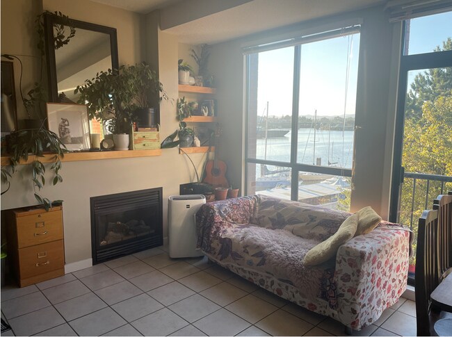 409 Swift St in Victoria, BC - Building Photo - Building Photo