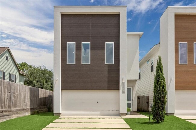 property at 2220 Cortijo Pl