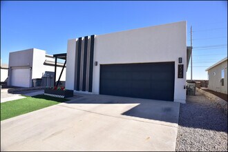 2740 Tierra Oasis St in El Paso, TX - Building Photo - Building Photo