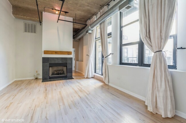 758 N Larrabee St in Chicago, IL - Building Photo - Building Photo