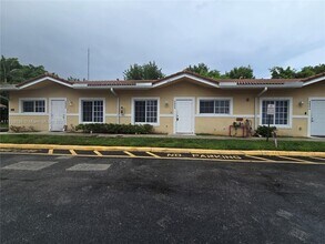 3906 SW 48th Ave in Pembroke Park, FL - Building Photo - Building Photo